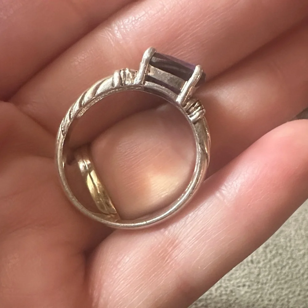 Elegant Silver and Purple Gemstone Ring - Picture 3 of 4
